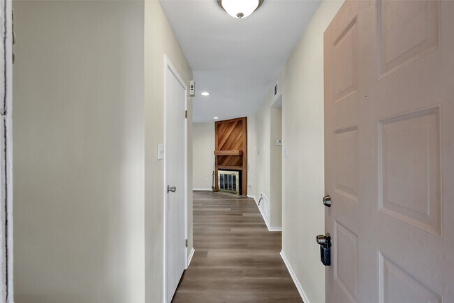 Building Photo - 67 Marabou Pl