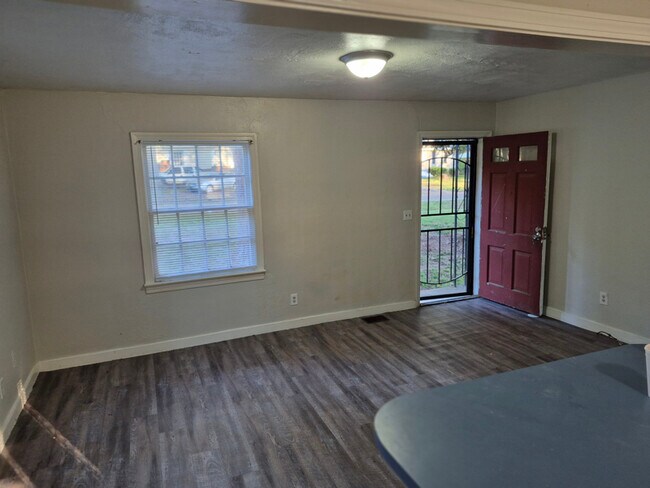 Foto del edificio - 3251 Meadow Ln