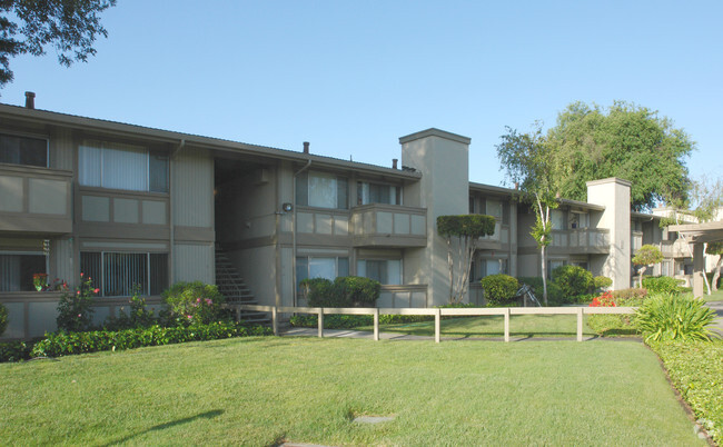 Foto del edificio - Foothills Apartments