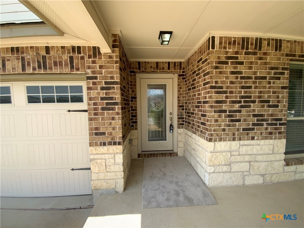Building Photo - 5586 Perdita Dr