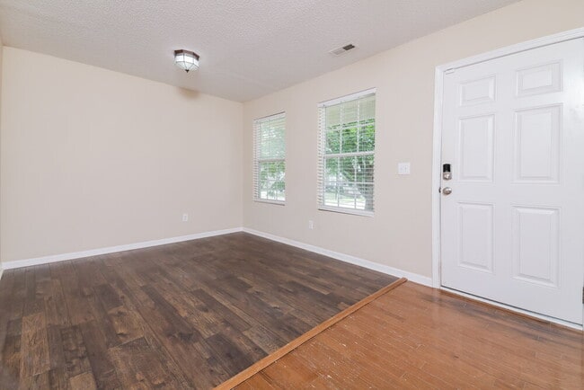 Building Photo - 1328 Marbank St