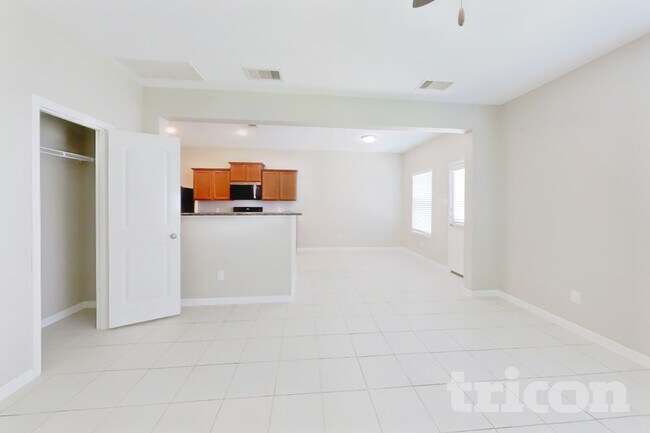 Foto del edificio - 692 Totem Trail Dr