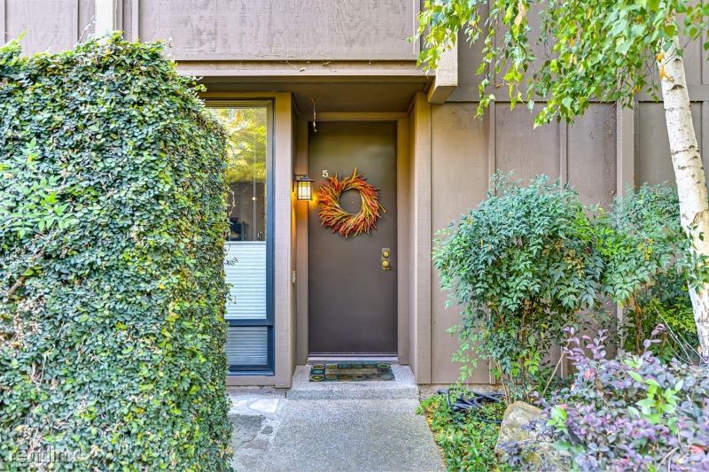 Primary Photo - 2 br, 1.5 bath Condo - 2224 Woodside Ln