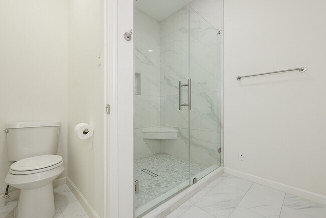 Building Photo - 17441 Red Oak Dr