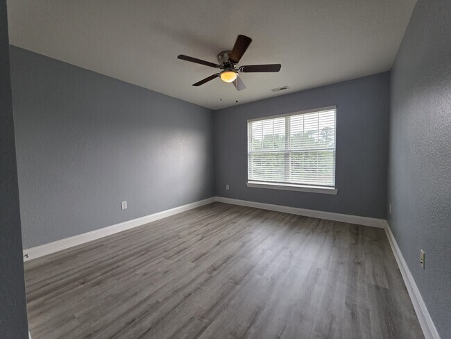 Building Photo - 4461 Leamore Square Rd