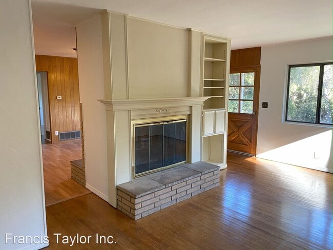 Building Photo - 3 br, 2 bath House - 730 Quiet Place