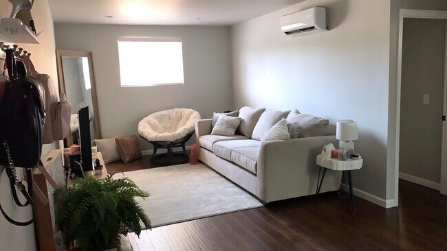 Sala de estar - 19723 Hiawatha St