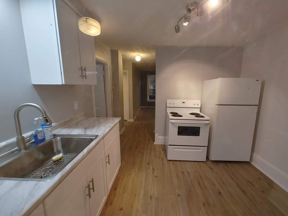 Entry - 1427 Winchester Ave