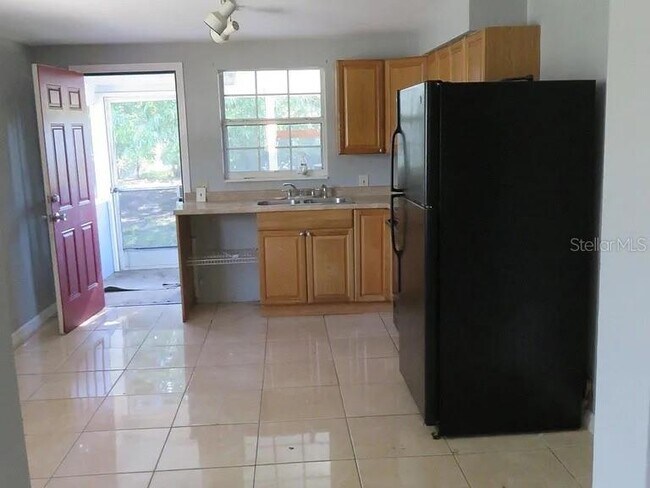 Building Photo - 1745 Dayton St S