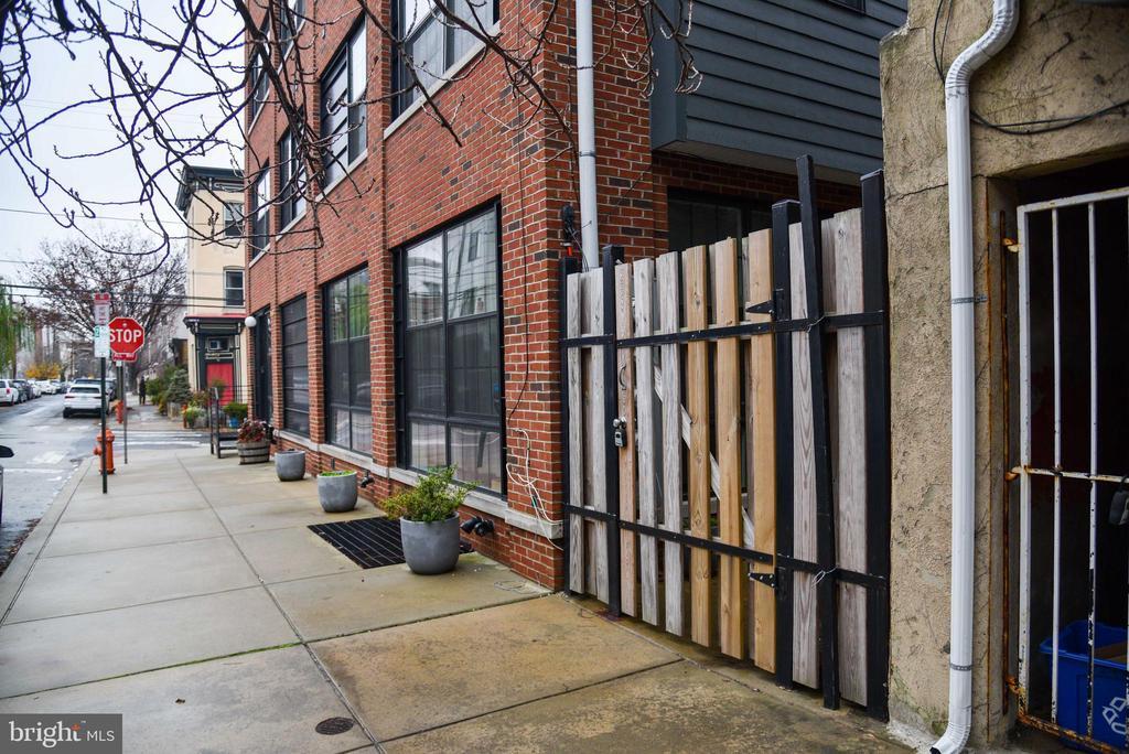 Foto principal - 158 W Thompson St