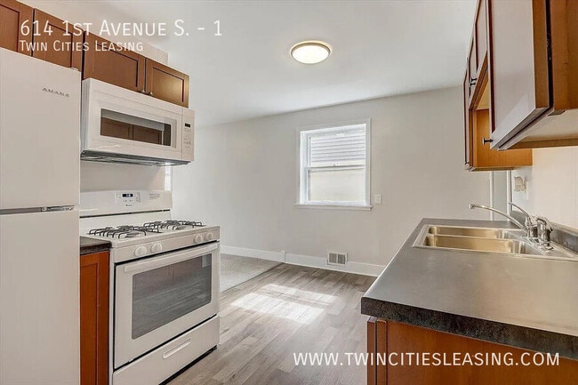 Building Photo - 614 1st Ave S