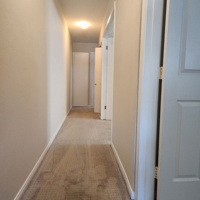Building Photo - UTC Duplex 1475 Sq Ft 3 bedroom 1.5 ba woo...