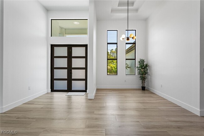 Foto del edificio - 2702 Old Burnt Store Rd N