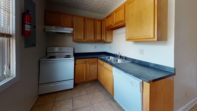 Building Photo - 1369 Indianola Ave