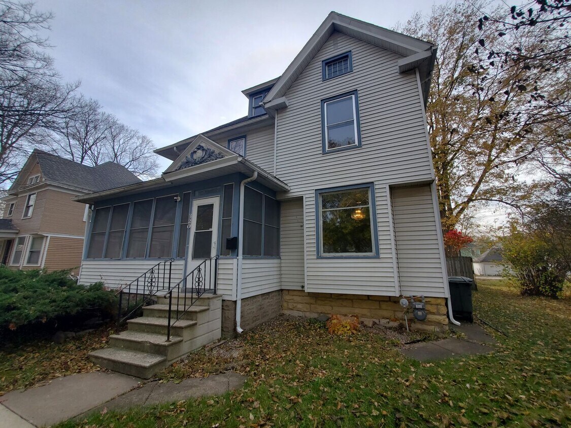 Primary Photo - FOR RENT- Large home on Western Ave! Pets ok!
