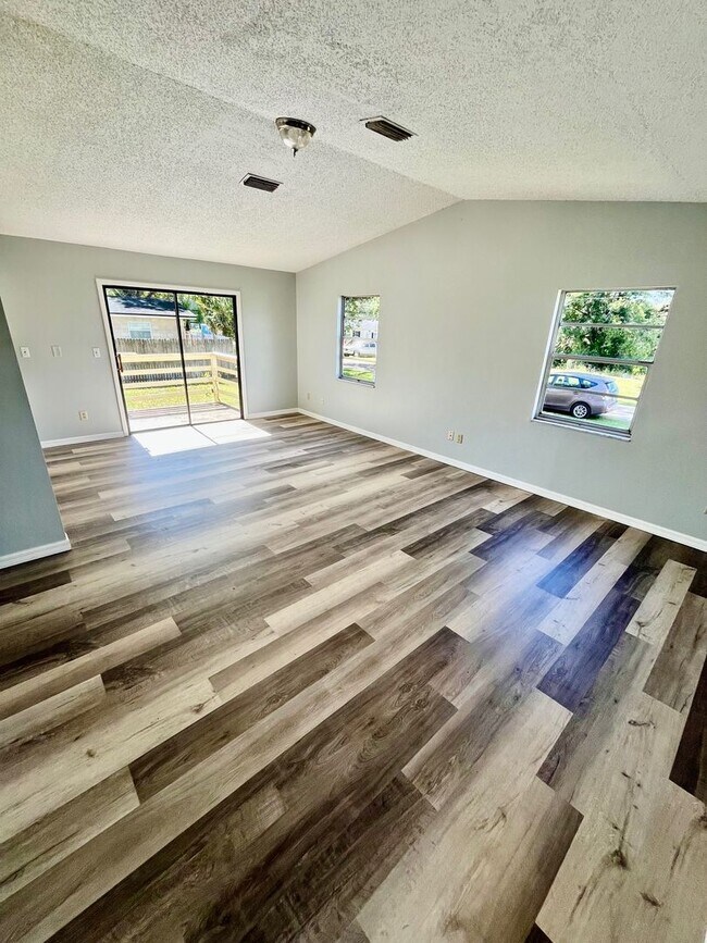 Foto del edificio - NICE 3BR/2BA Dade City Home w/ a Deck!! NO...