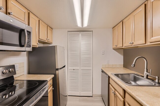Building Photo - Sweet 1bed/1bath Condo in Mapleton Hill Ne...