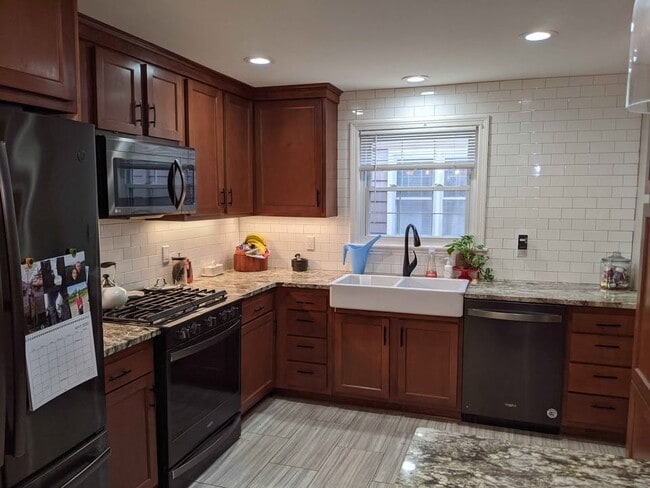Building Photo - 71 Delham Ave