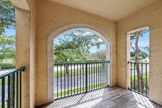 Foto del edificio - 1727 Village Blvd