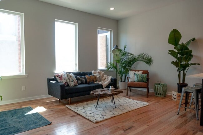 Interior Photo - 2007 Hope st apartments