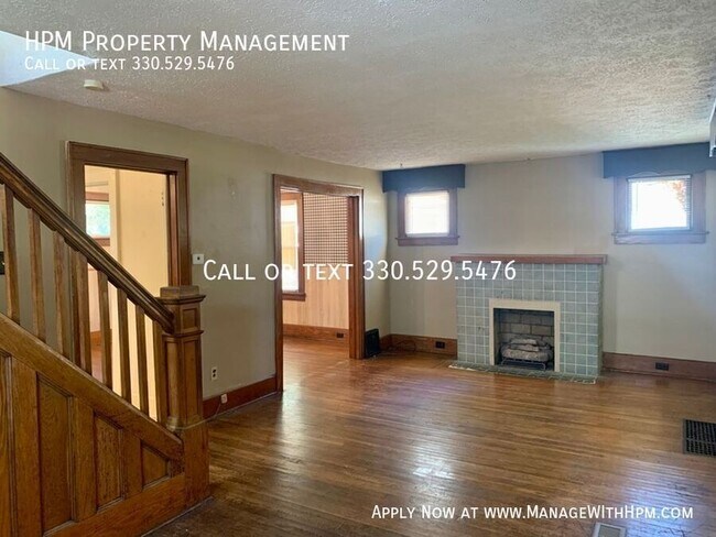 Building Photo - 1525 Miami Ct NE