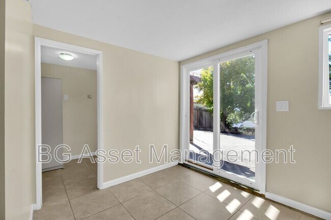 Building Photo - 1723 Bayo Vista