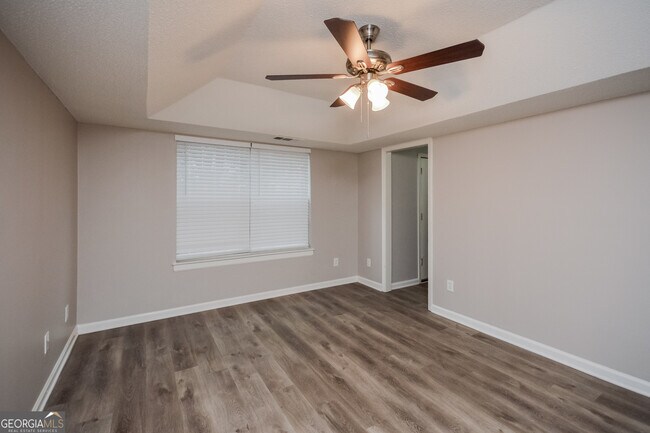 Building Photo - 5490 Northcut Dr