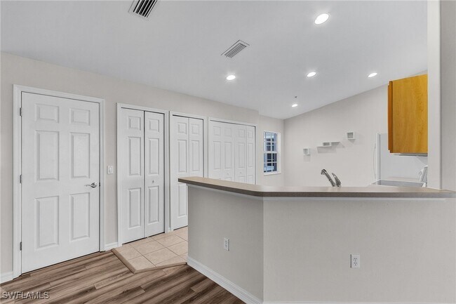 Foto del edificio - 2620 Somerville Loop