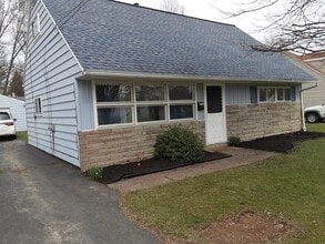 Building Photo - 4230 Woodmere Dr