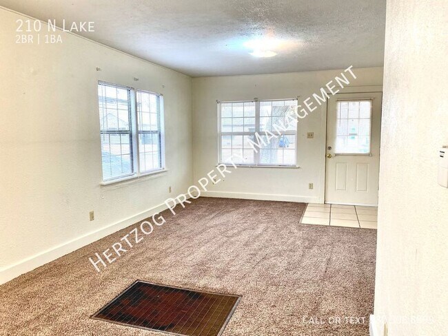 Building Photo - Cute 2 bedroom 1 bathroom home!