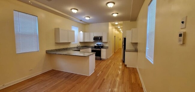 Building Photo - 6619 S Drexel Ave
