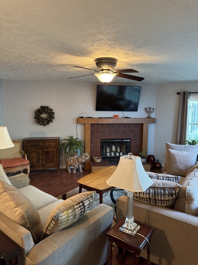 Foto del edificio - 23900 Hedgewood Ave