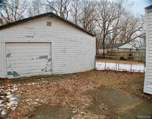 Building Photo - 2099 Van Courtland Ave