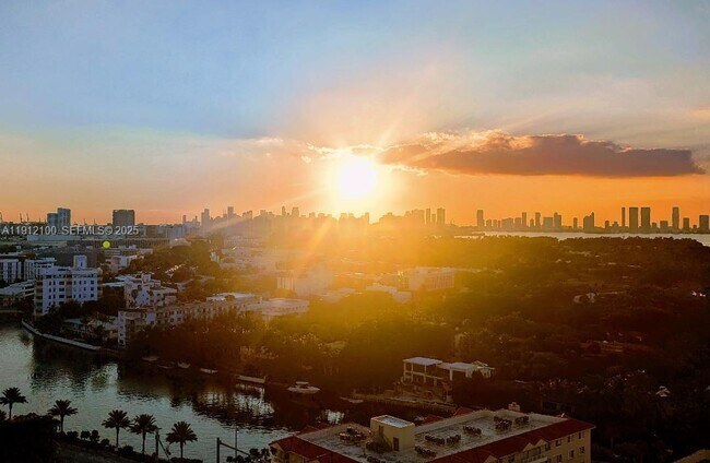 Foto del edificio - 2655 Collins Ave