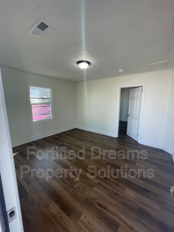 Foto del edificio - 1408 Diggs Blvd