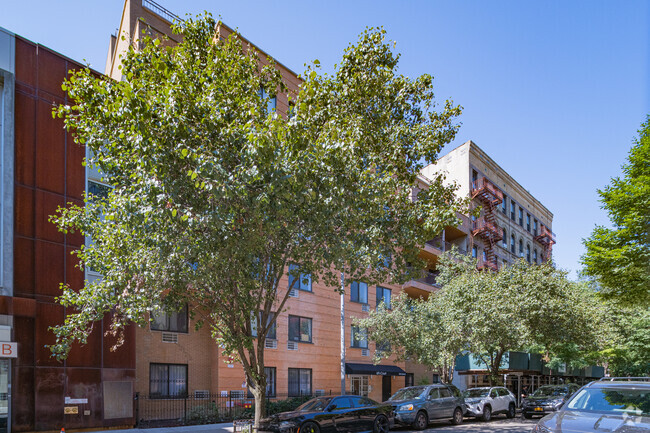 Foto del edificio - 394  East 8th Street