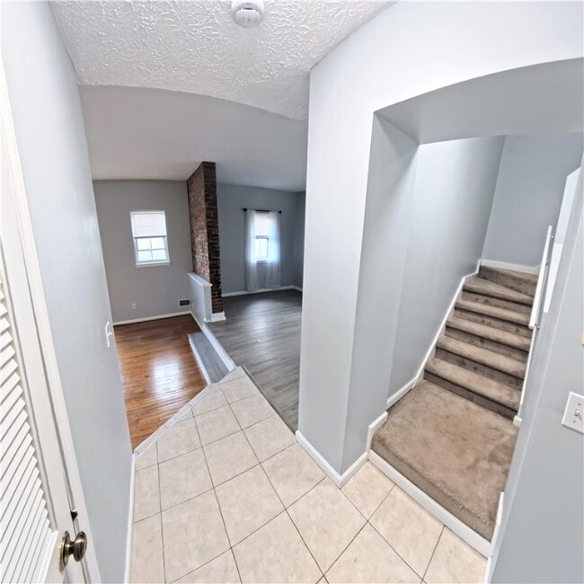 Building Photo - 14 Atkinson St