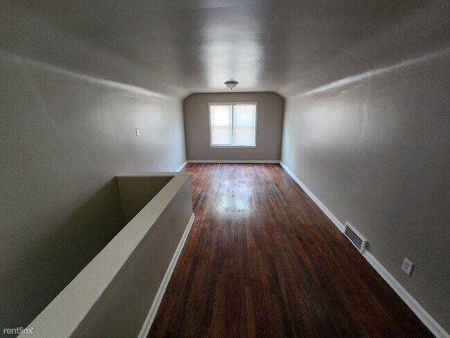 Foto del edificio - 3 br, 1.5 bath House - 9535 Hubbell St