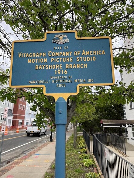 Building Photo - 94 4th Ave