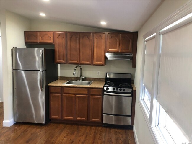 Building Photo - 231 Evergreen Ave