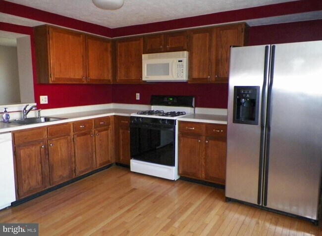 Building Photo - 2 Andrew Ct