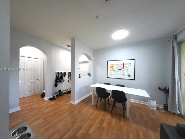 Foto del edificio - 130 Jacaranda Country Club Dr