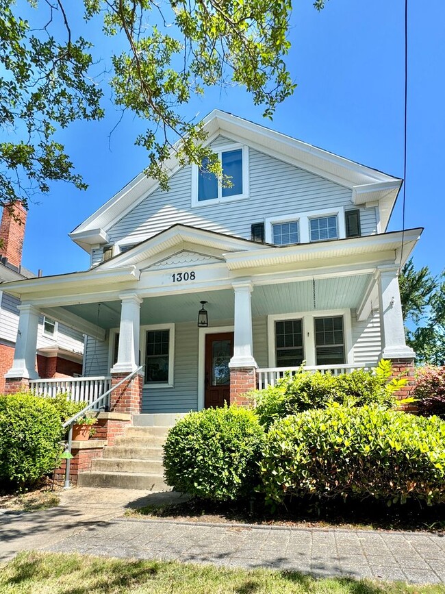 Building Photo - Charming 4-Bedroom Home in the Heart of Co...