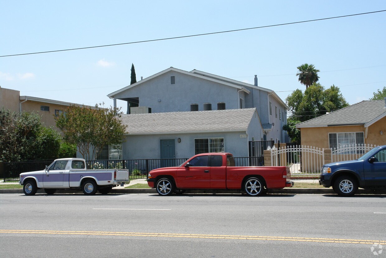 Building Photo - 16744 Saticoy St