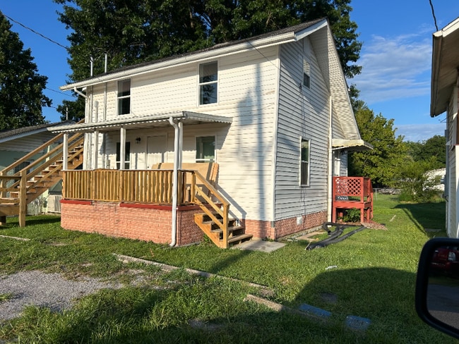 Building Photo - 304 S 27th St