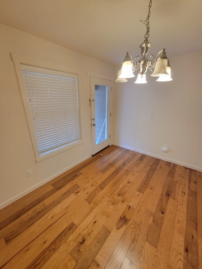 Foto del edificio - Charming 3-Bedroom, 2.5-Bath Townhome in Peaceful Neighborhood!