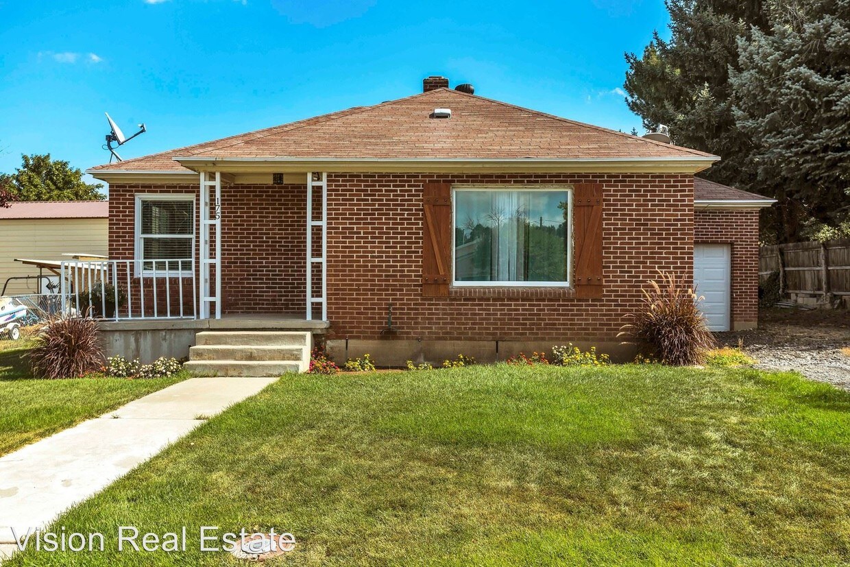 Primary Photo - 2 br, 1 bath House - 175 S 400 E