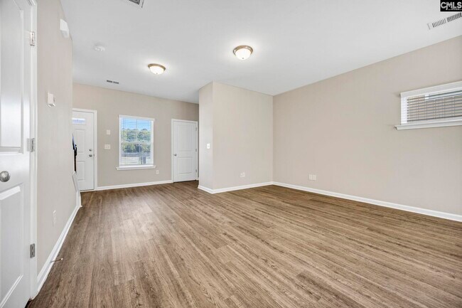 Foto del edificio - 135 Hunters Grove Dr