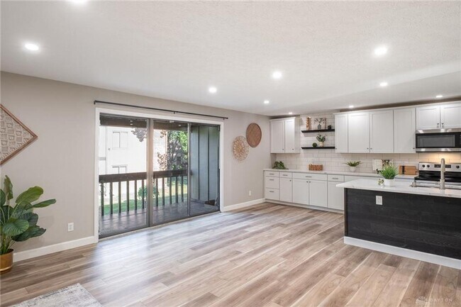 Building Photo - Spacious 2bed, 2bath, condominium