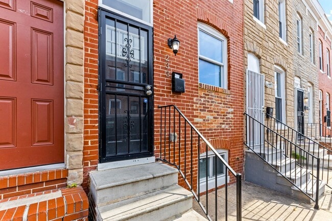 Building Photo - Parkside Haven: Contemporary 2-Bedroom Row...